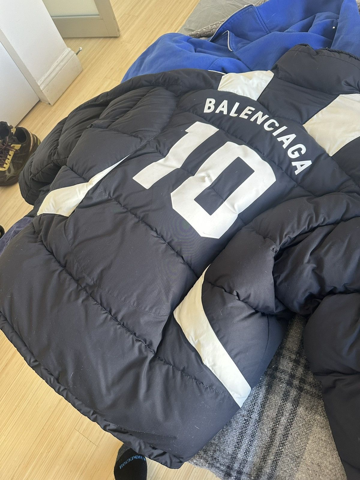 Balenciaga balenciaga oversized puffer coat size 46 Size US S / EU 44-46 / 1 - 11 Thumbnail
