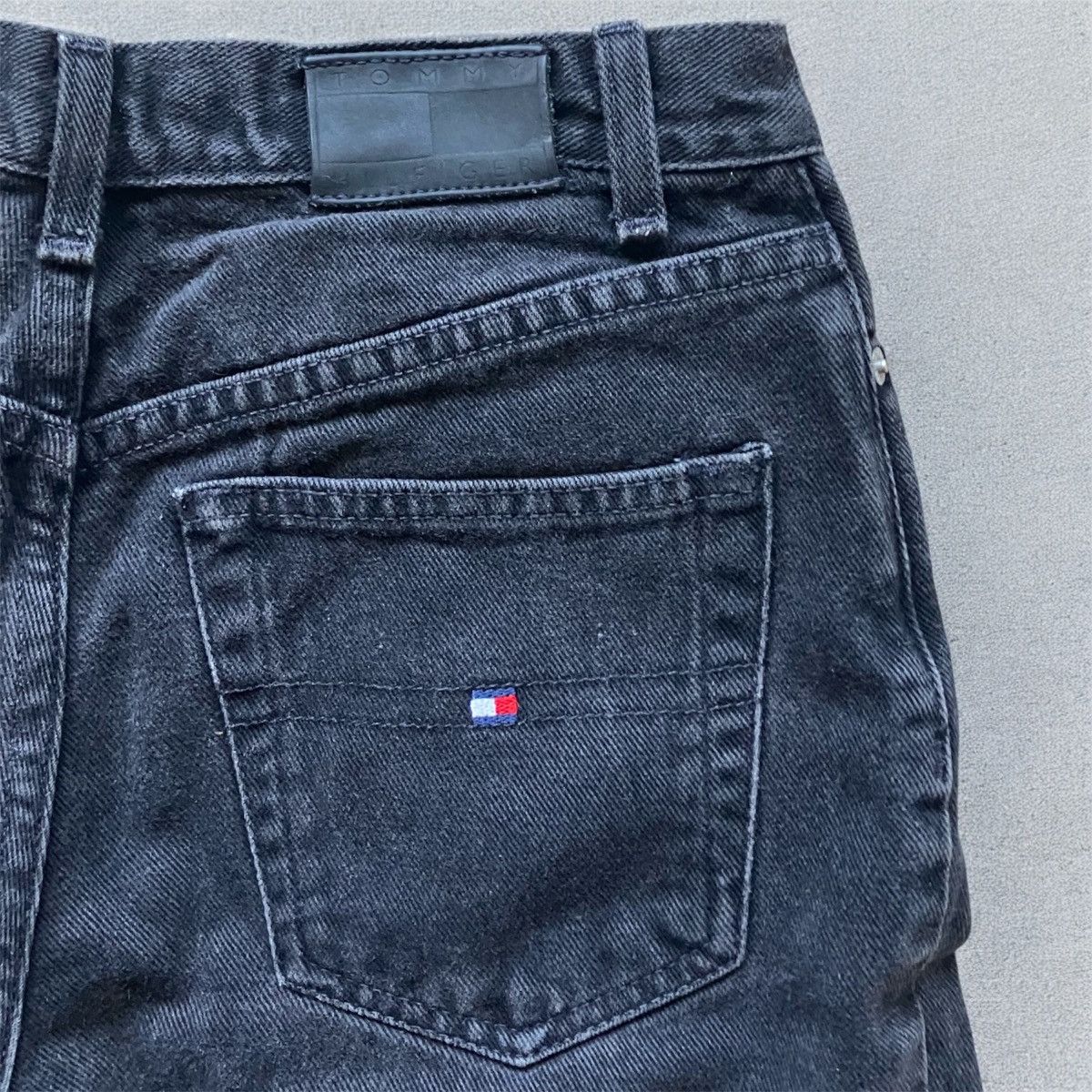 Tommy Hilfiger Vintage 90s Tommy Hilfiger Jeans Women’s Black Denim VTG Y2K Size 27" / US 4 / IT 40 - 7 Thumbnail