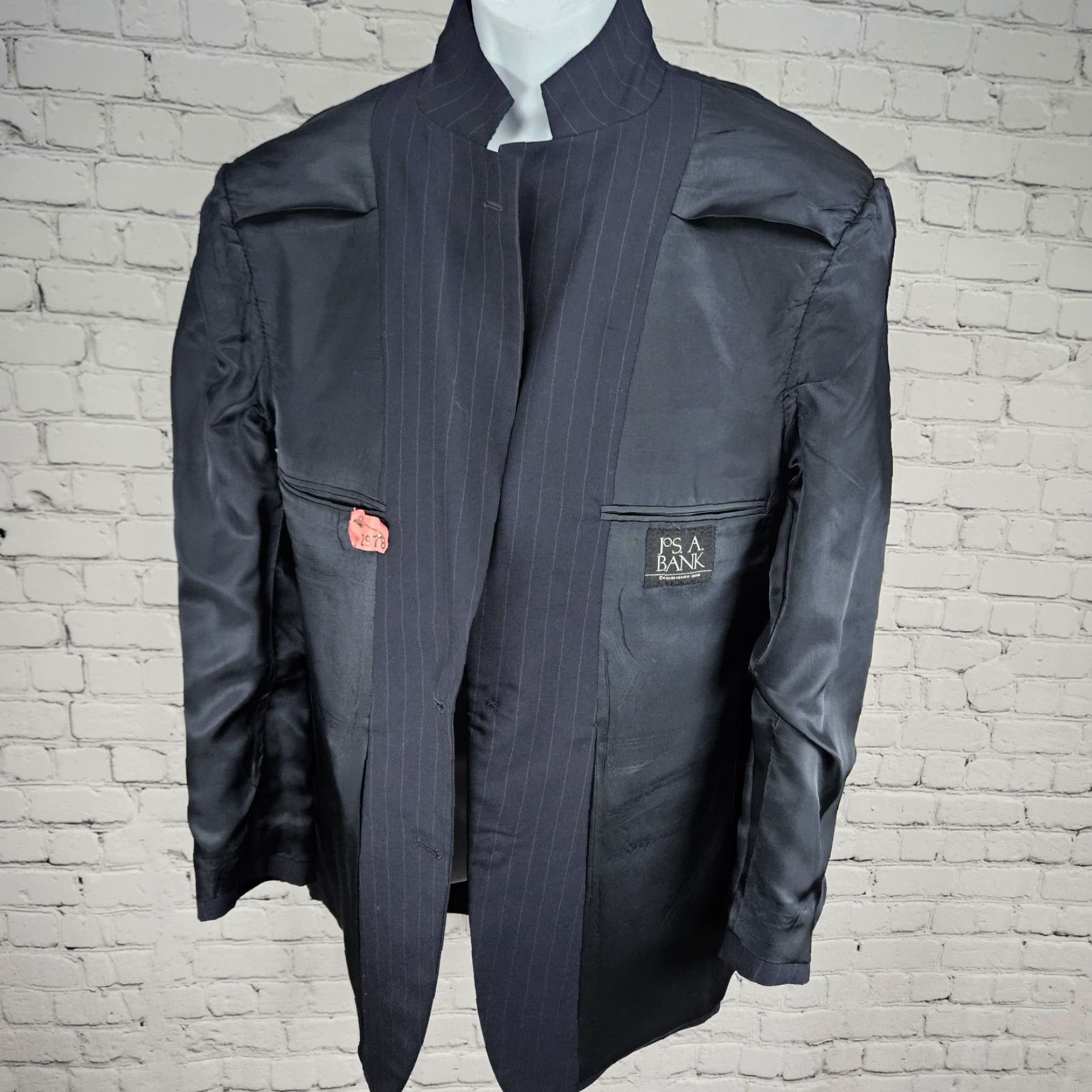 Jos. A. Bank Jos A Bank Navy 100% Wool Pinstriped 2 Button Vented Notch Blazer Sport Coat 42L Size 42R - 5 Thumbnail