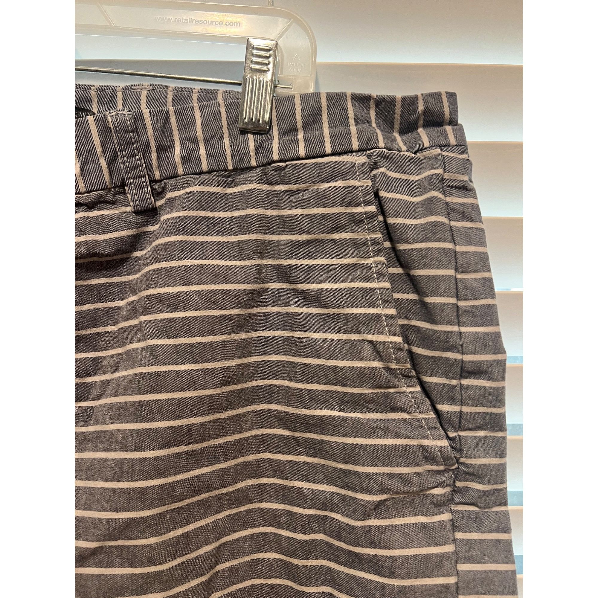 Old Navy Old Navy Striped Shorts - Size 40 Size US 40 / EU 56 - 2 Thumbnail