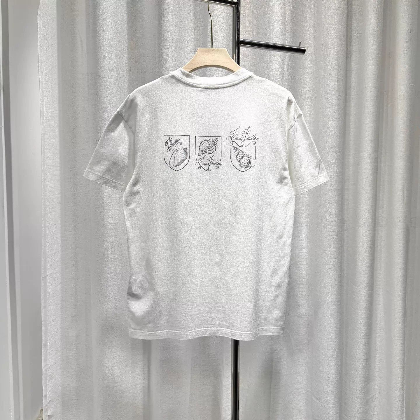 Louis Vuitton White Shell Print Short Sleeve T-Shirt Size US S / EU 44-46 / 1 - 2 Thumbnail