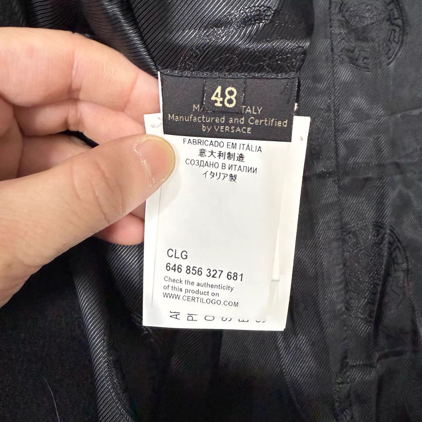 Versace Versace black fur collar overcoat EU48 mint Size US M / EU 48-50 / 2 - 5 Thumbnail