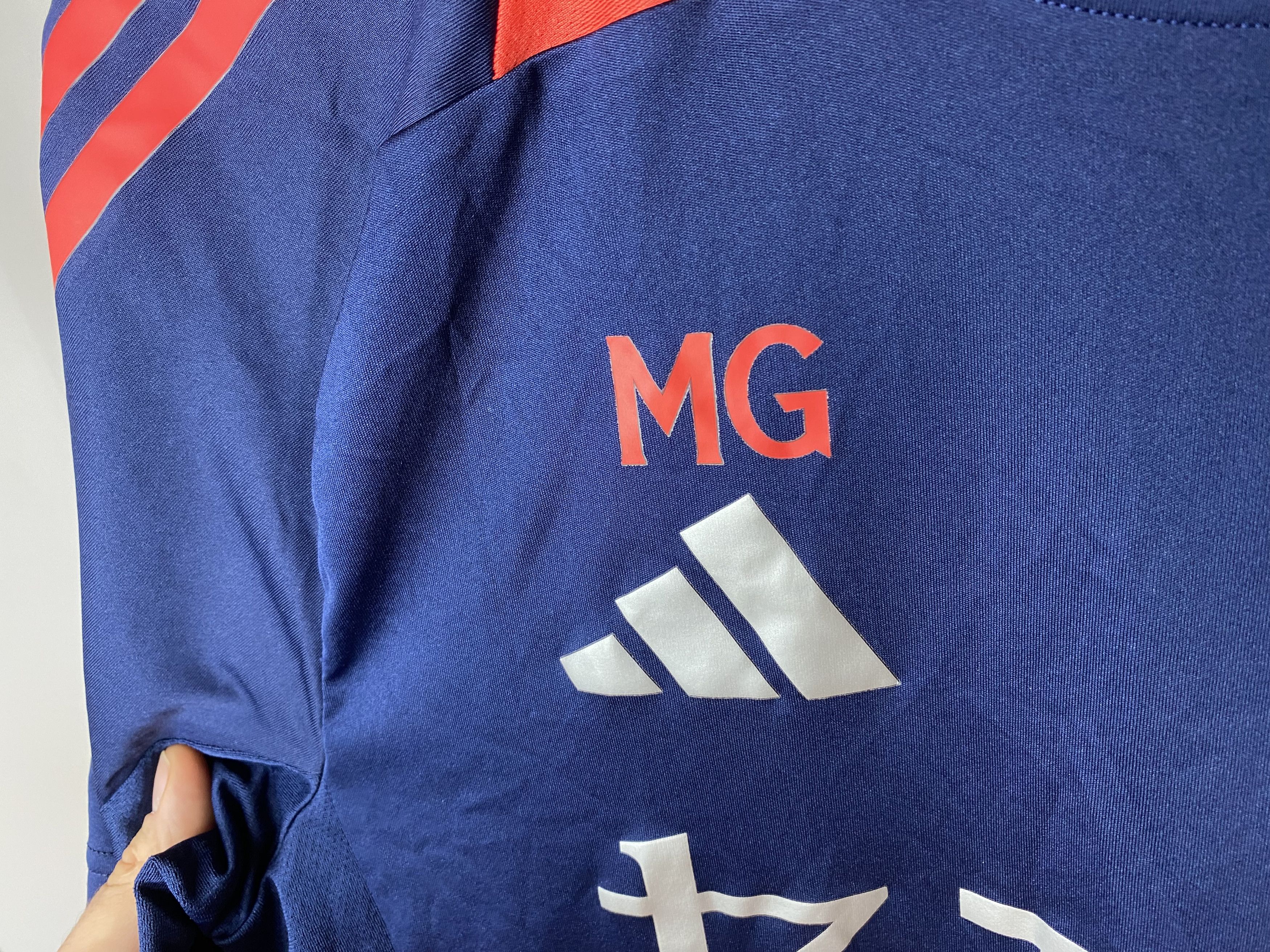 Adidas MANCHESTER UNITED 2025 TRAINING FOOTBALL SHIRT SOCCER JERSEY Size US M / EU 48-50 / 2 - 3 Thumbnail