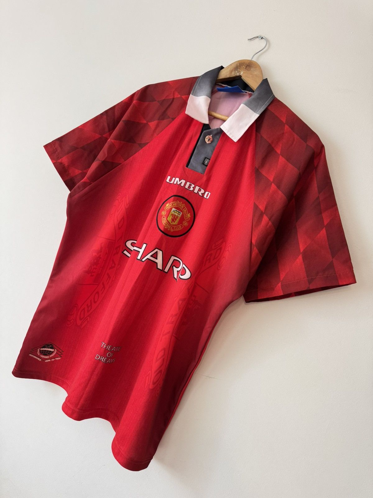Umbro Vintage Manchester United 1996-1998 Home Soccer Jersey Shirt Size US L / EU 52-54 / 3 - 4 Thumbnail