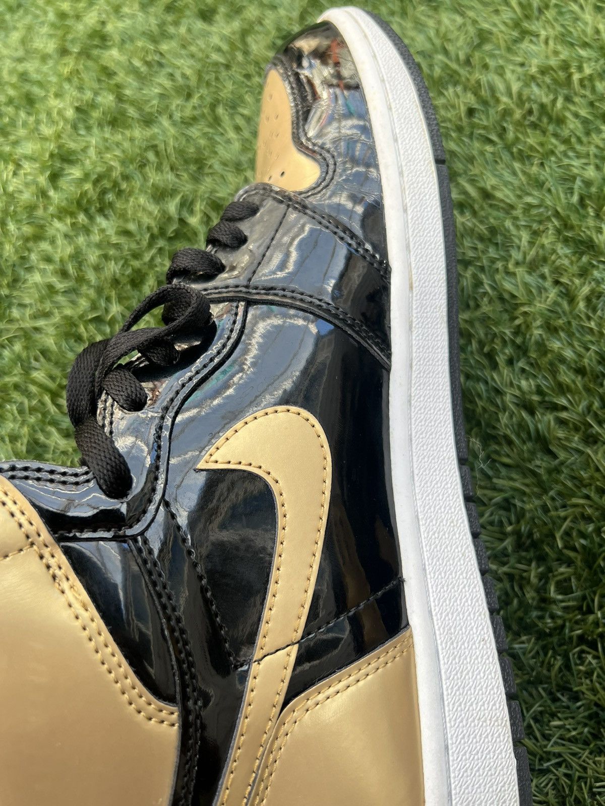 Jordan Brand Jordan 1 Patent Gold Toe Size US 10.5 / EU 43-44 - 21 Thumbnail