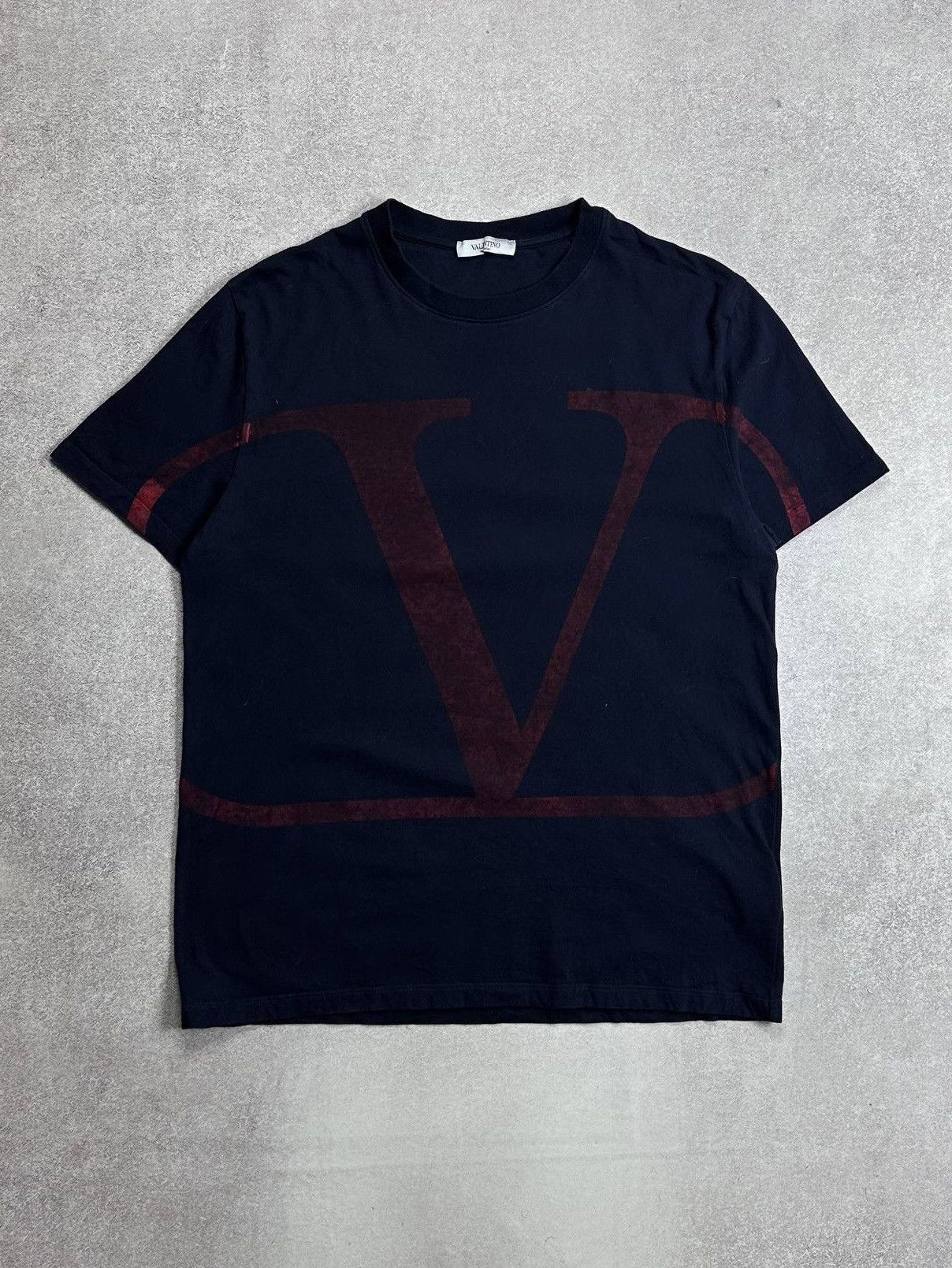 Valentino Vintage Valentino Big Logo T-shirt L Luxury Rare Size US L / EU 52-54 / 3 - 1 Thumbnail
