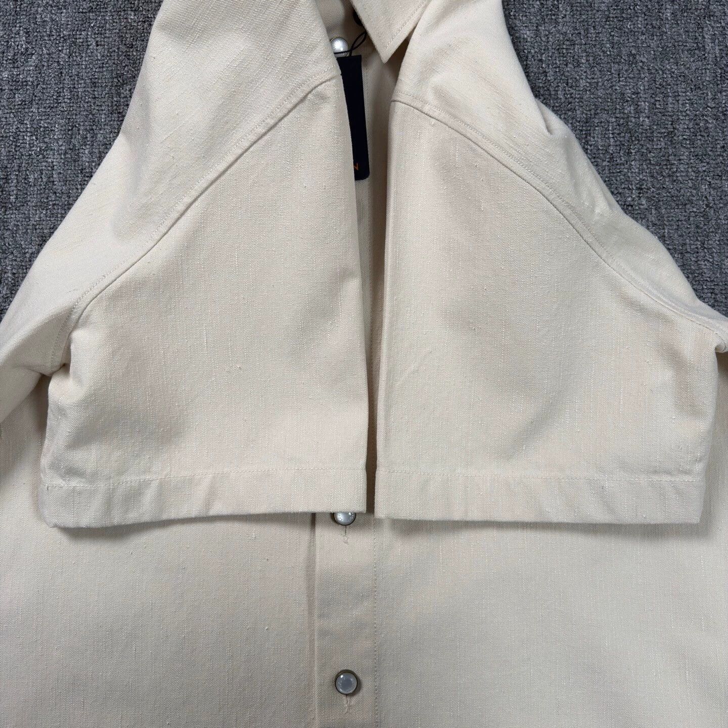 Louis Vuitton LV 25 Beige Leather Logo Short-Sleeve Shirt L Near New Size US L / EU 52-54 / 3 - 6 Thumbnail