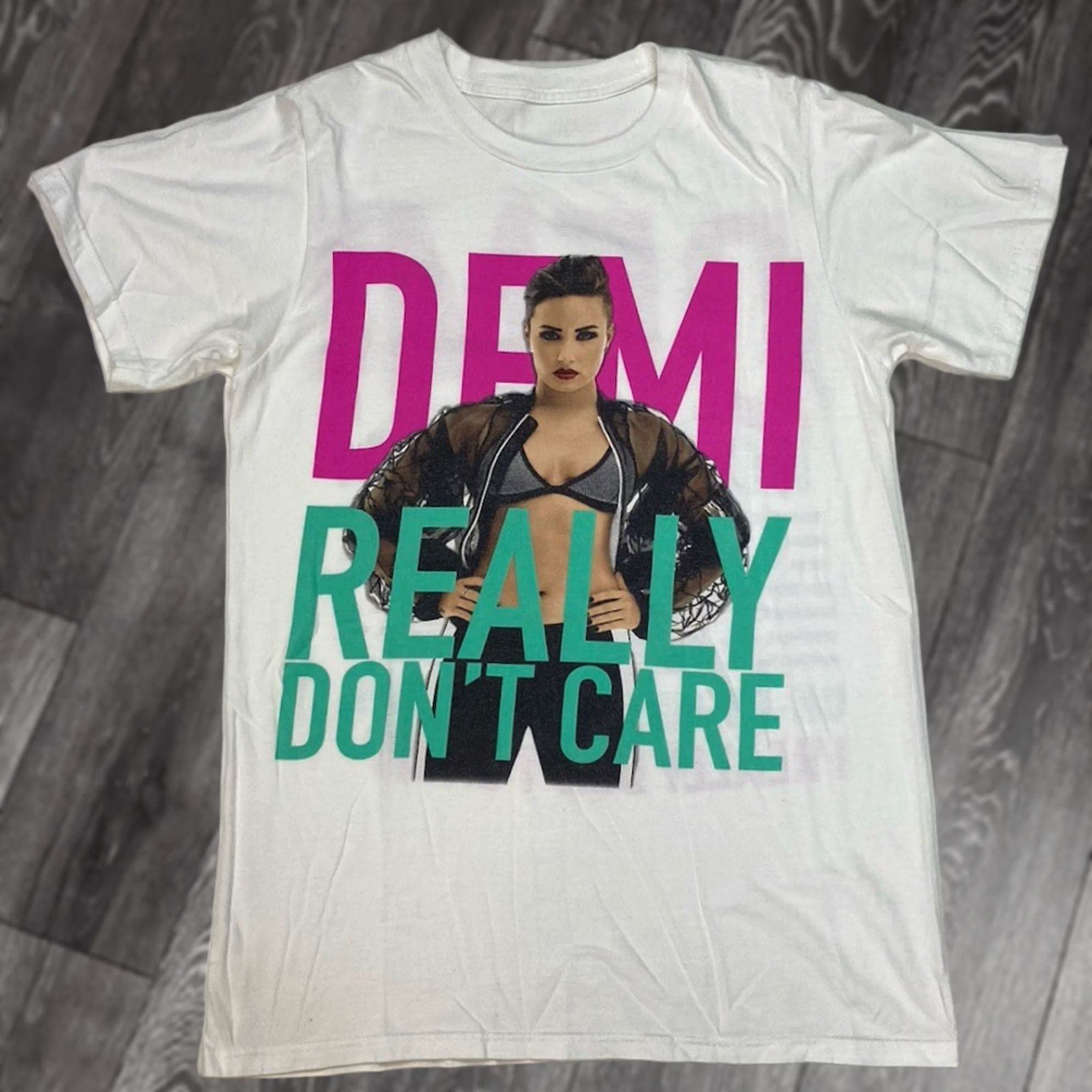 Anvil Output: Demi Lovato I Really Don't Care World Tour 2014 Graphic Shirt Women Small Size S / US 4 / IT 40 - 1 Thumbnail
