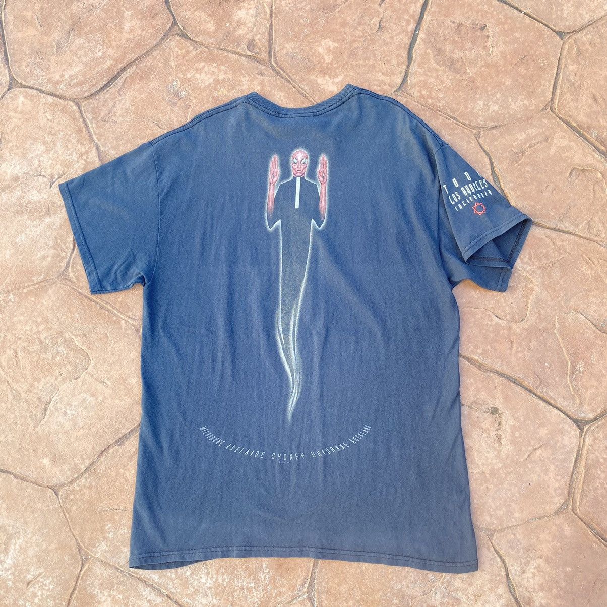 Band Tees Thrashed Faded Vintage Y2K Tool Band Alien ERD GRUNGE TSHIRT Size US L / EU 52-54 / 3 - 1 Thumbnail