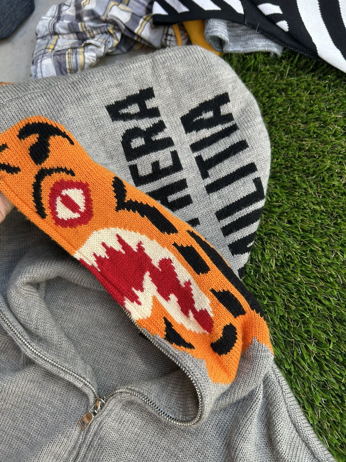 Bape Vintage 2007 BAPE NIGO Wool Tiger Full Zip Hoodie Size US L / EU 52-54 / 3 - 3 Thumbnail