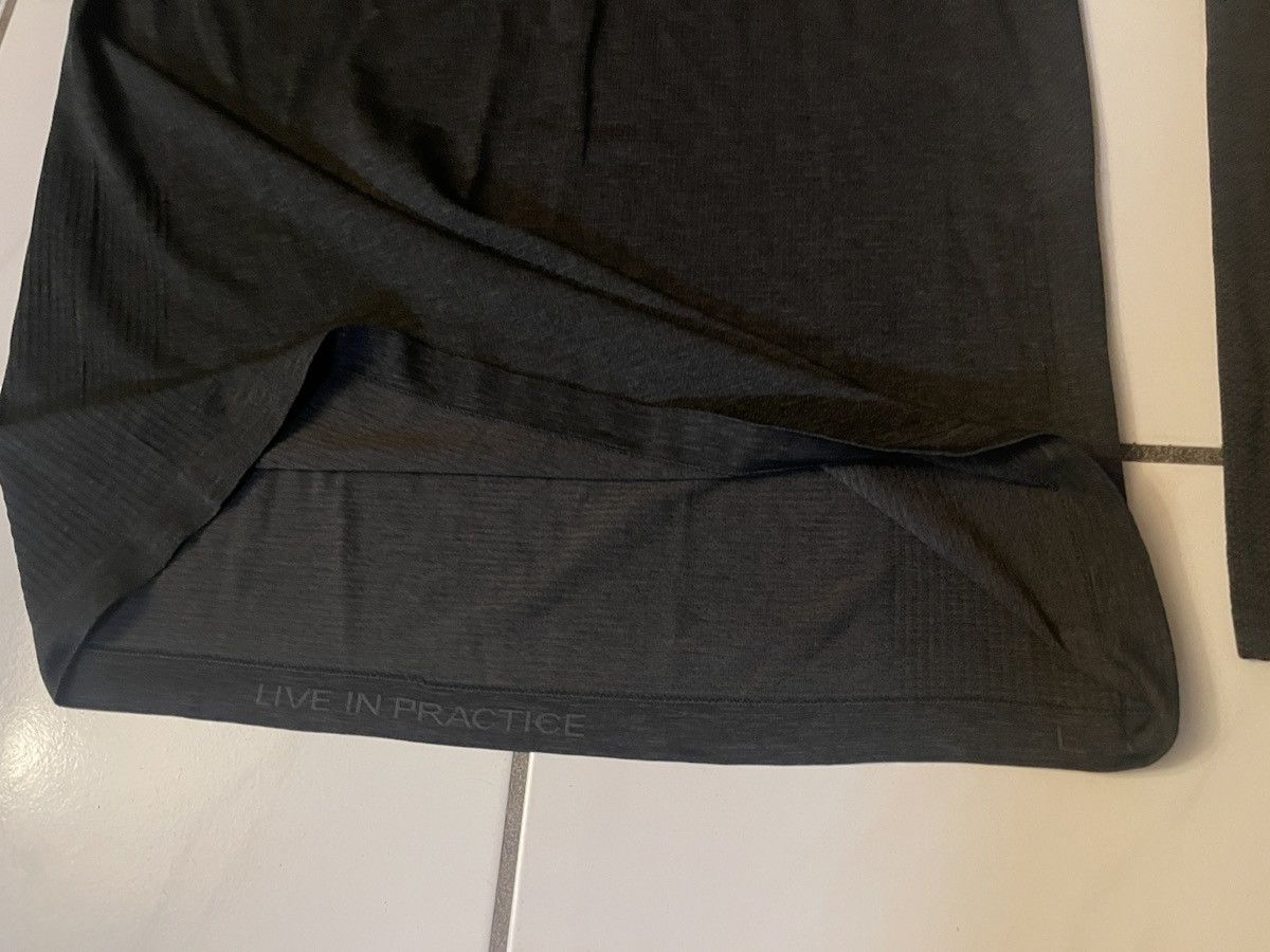 Lululemon Lululemon Quarter Zip Large Gray Metal Vent Tech Pullover Size US L / EU 52-54 / 3 - 3 Thumbnail