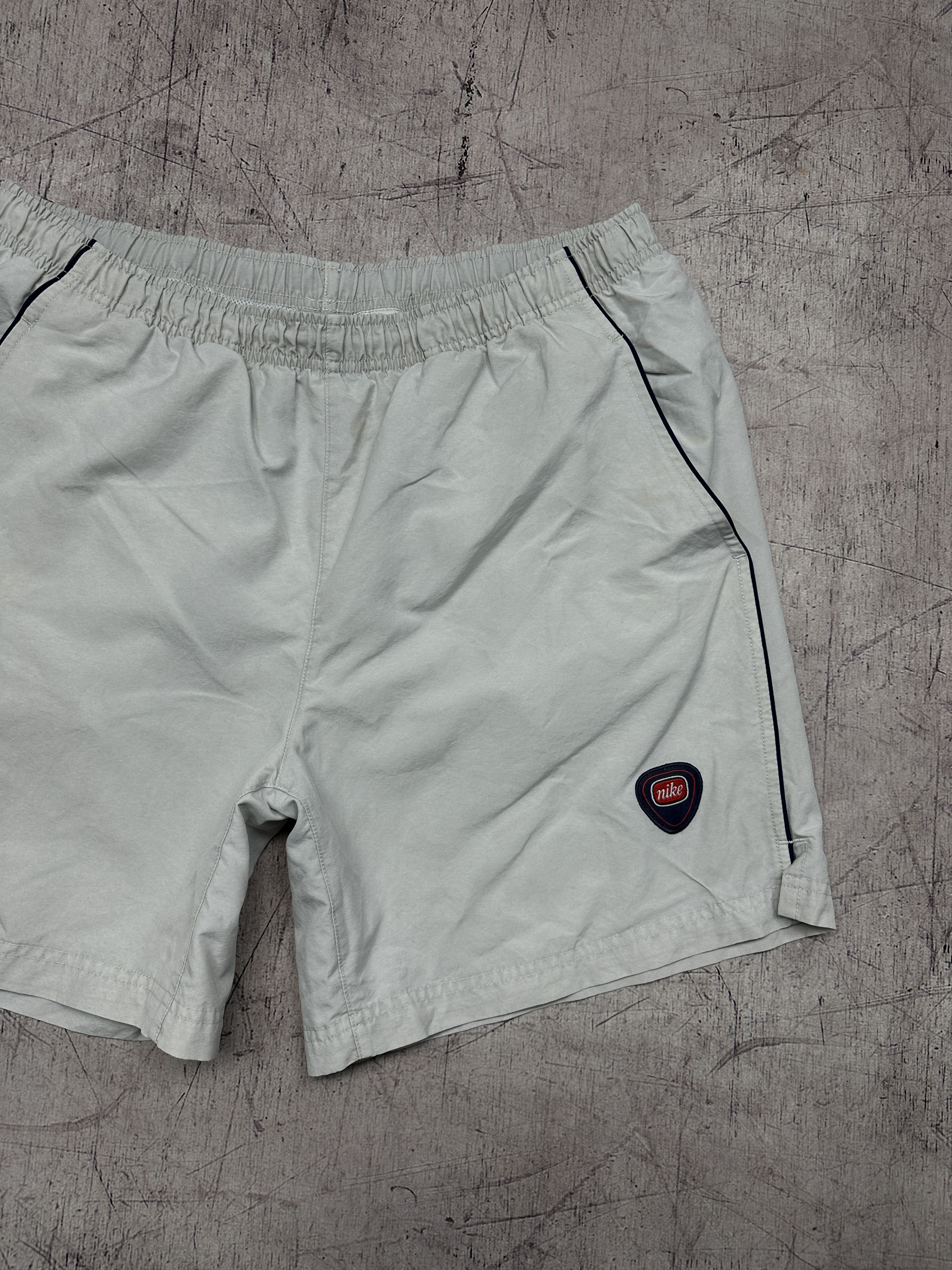 Nike Nike Vintage Mens Nylon Shorts Size US 36 / EU 52 - 2 Thumbnail