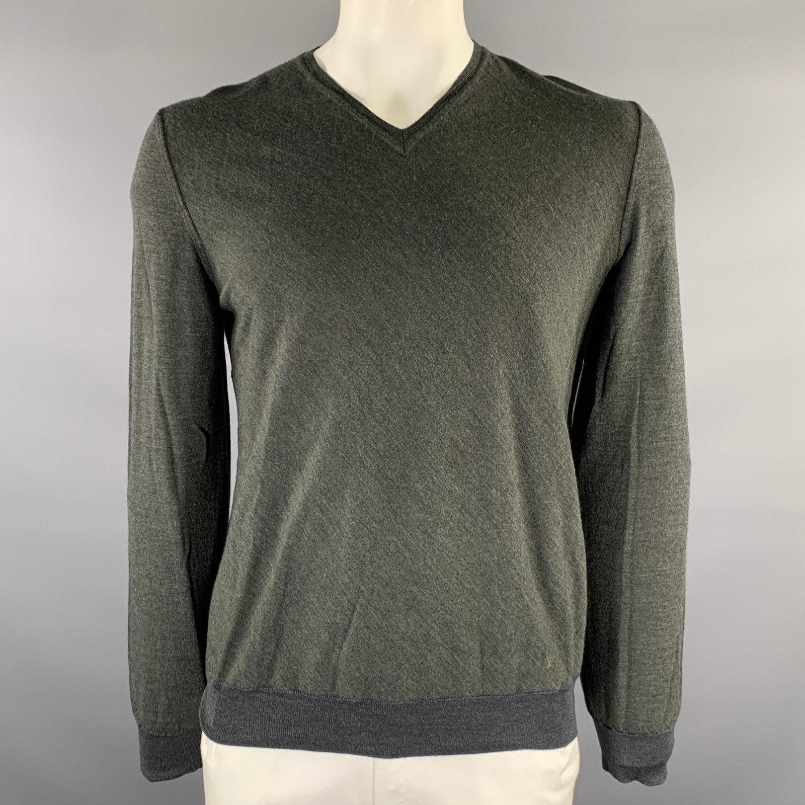 Louis Vuitton LOUIS VUITTON XXL Grey Charcoal Knitted Wool V-Neck Pullover Size US XXL / EU 58 / 5 - 1 Thumbnail