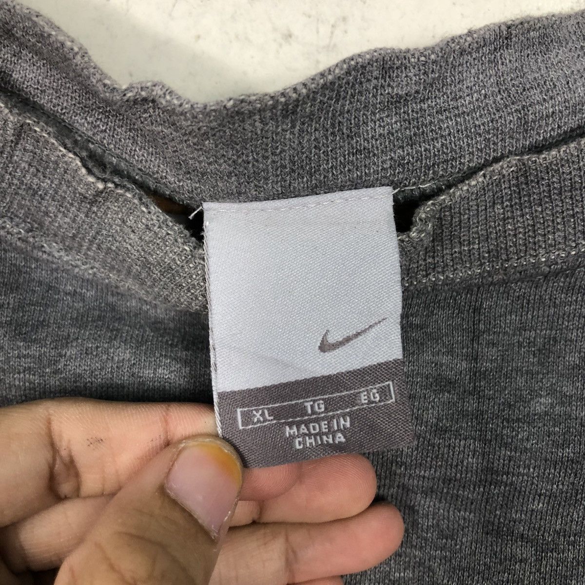Nike 📌Vintage Sweatshirt Nike Big Logo Sun Faded Size US XL / EU 56 / 4 - 15 Thumbnail
