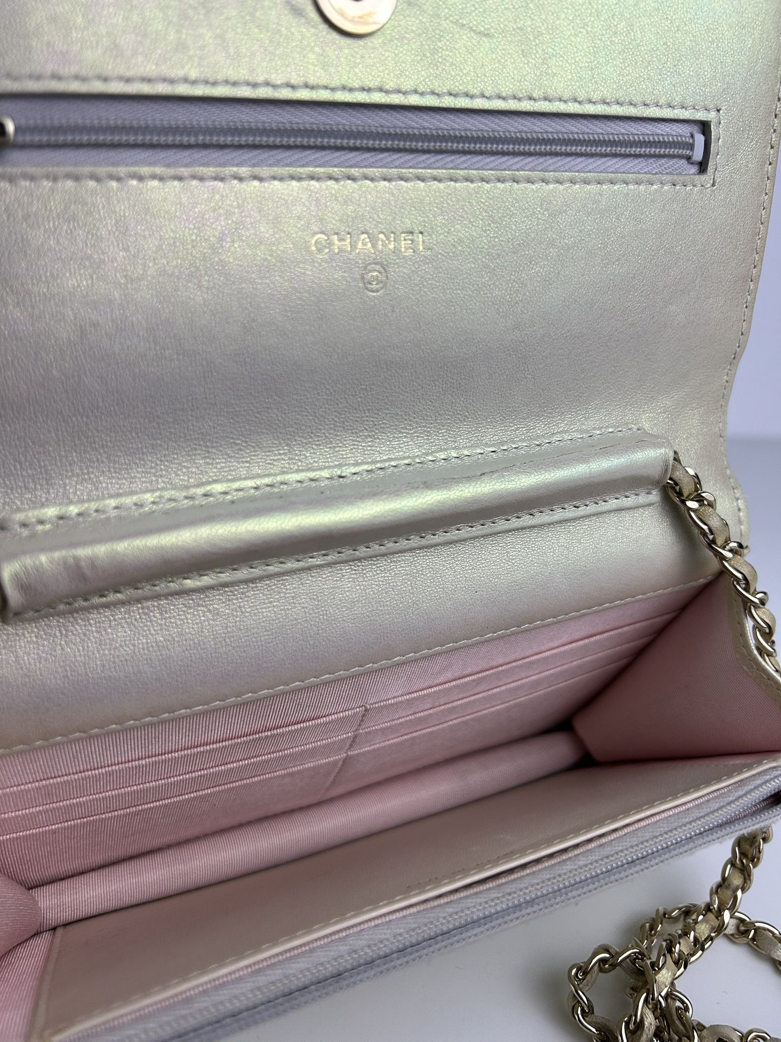 Chanel 2020 Chanel gold metallic matelasse wallet on chain Size ONE SIZE - 16 Thumbnail