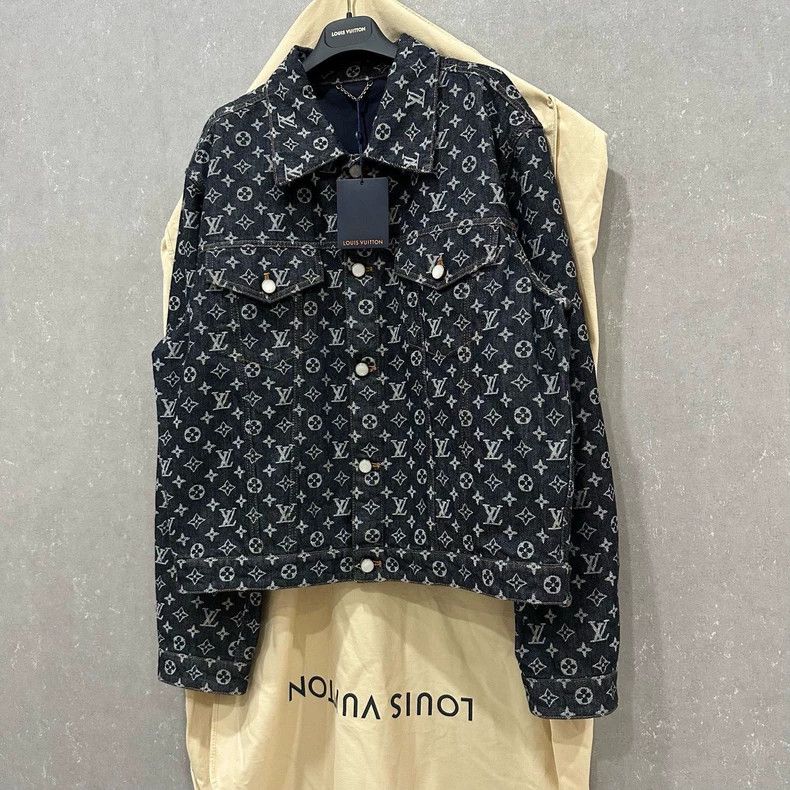 Louis Vuitton Louis Vuitton full logo and pearl buttons denim jacket Size US L / EU 52-54 / 3 - 3 Thumbnail