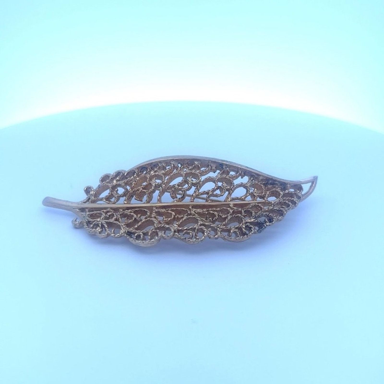 Monet Vintage - Monet - Filigree Gold Tone Leaf Brooch Pin Size ONE SIZE - 5 Thumbnail