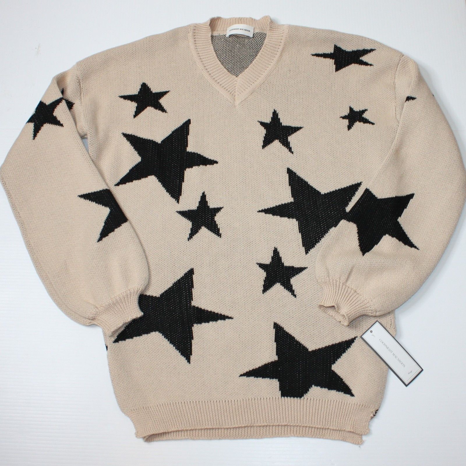 Other Goodnight Macaroon Anna V-neck Tan with Star Print Sweater Size ONE SIZE - 2 Thumbnail
