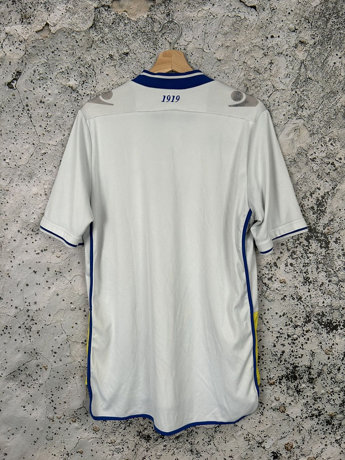 Vintage Vintage Leeds United Football Soccer Jersey Premier League Size US L / EU 52-54 / 3 - 4 Thumbnail