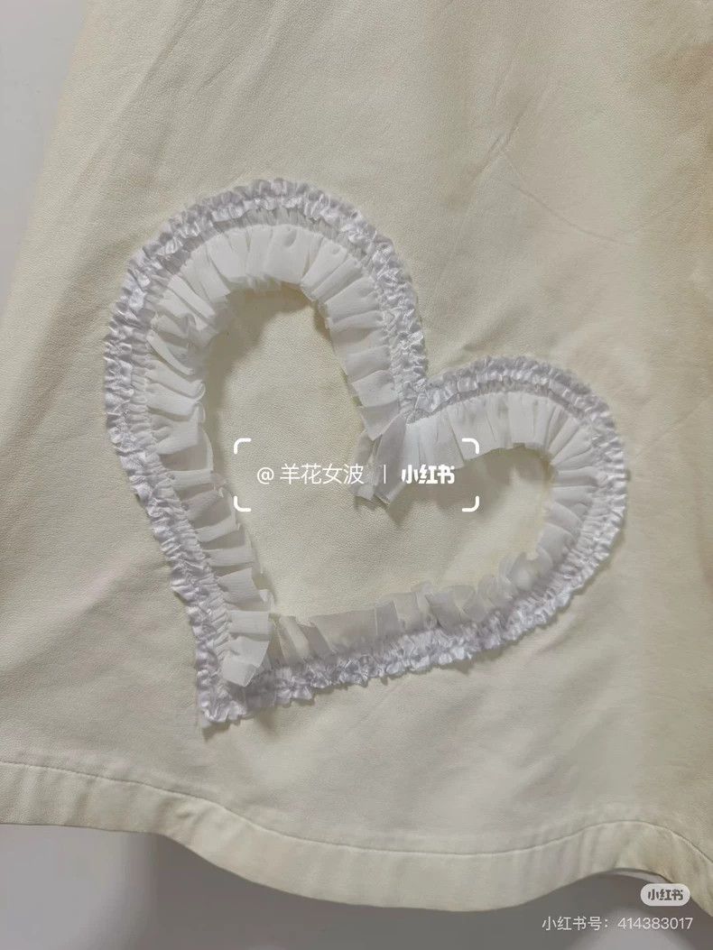 Comme Des Garcons size S Lace Heart Skirt