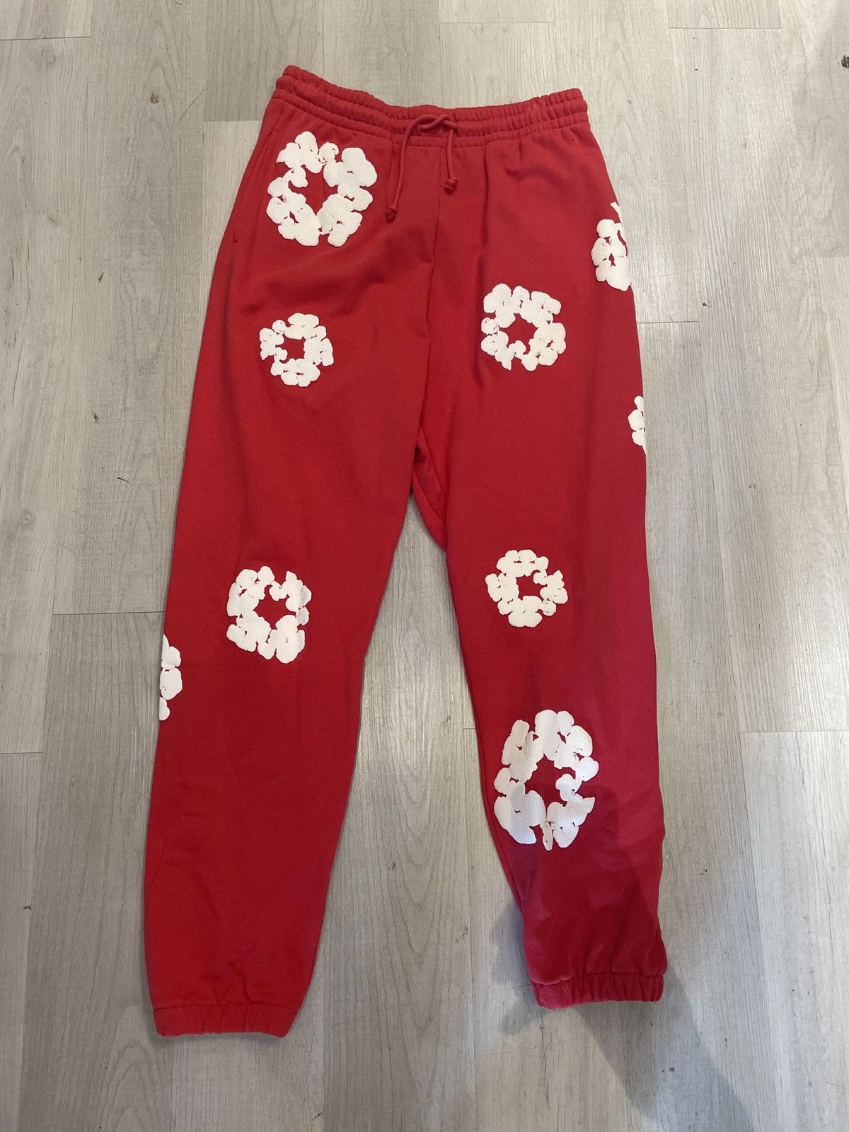 DENIM TEARS Denim Tears Cotton Wreath Sweatpants Red Size US 30 / EU 46 - 1 Thumbnail