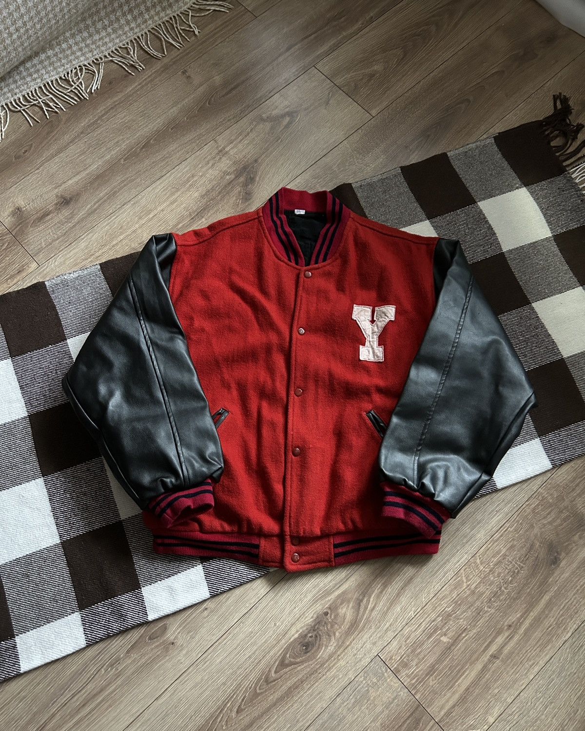 Vintage Vintage Varsity Jacked red/black Y tiger sports made in usa Size US L / EU 52-54 / 3 - 1 Thumbnail
