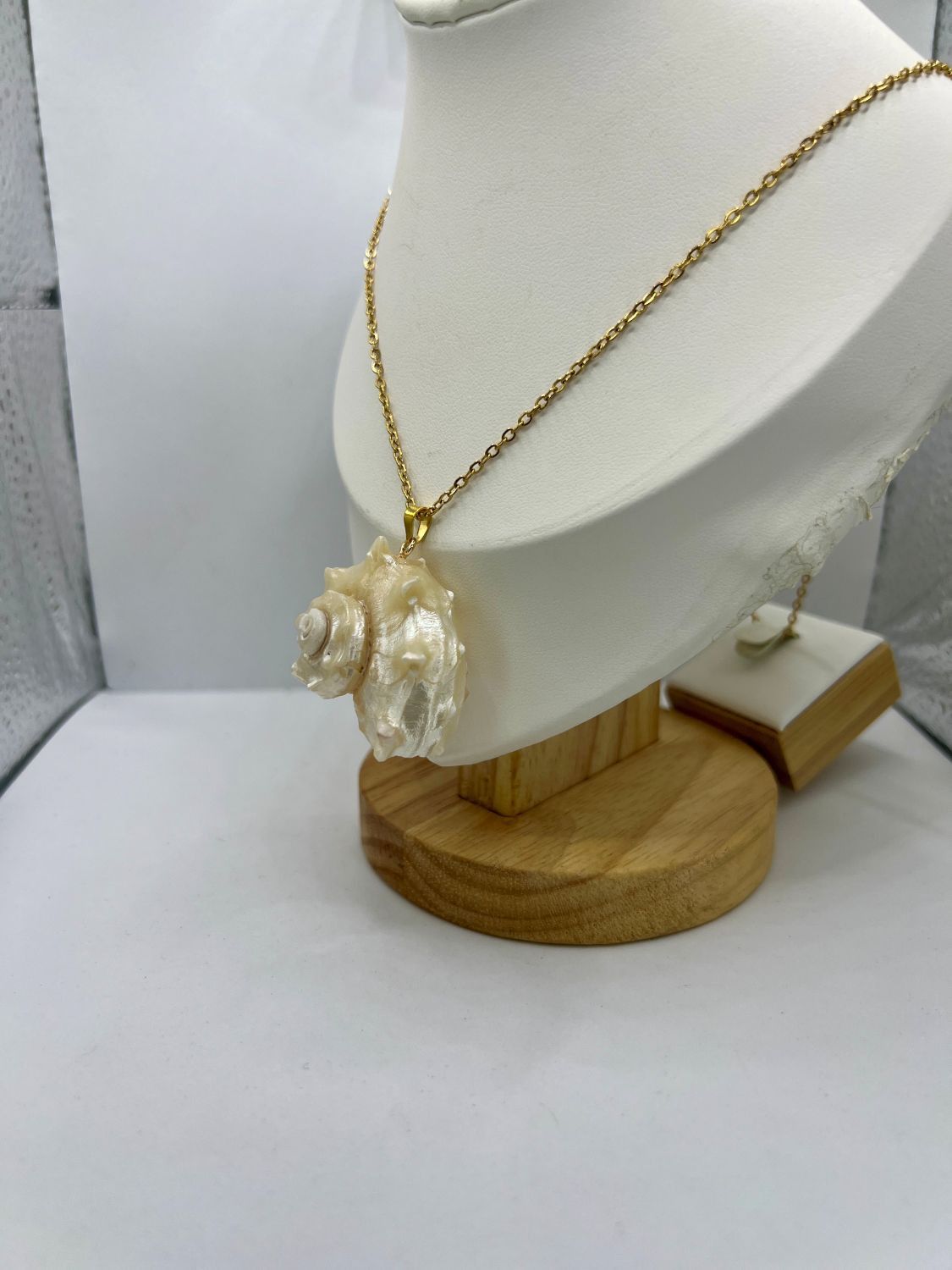 Jewelry Seashell Gold Chain Necklace Size ONE SIZE - 2 Thumbnail
