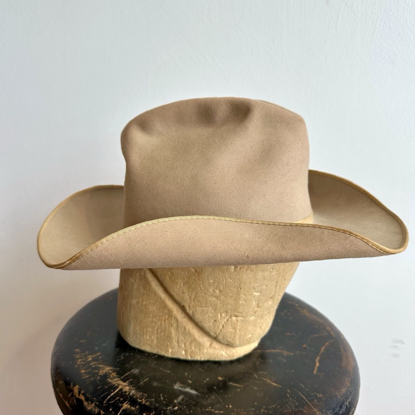 FELT VINTAGE HaT Plainsman Cowboy Hat Raw Hide Felt Fresno Western Hat Cowboy Hat Mens 7 1/8 Felt Brown? Size ONE SIZE - 3 Thumbnail