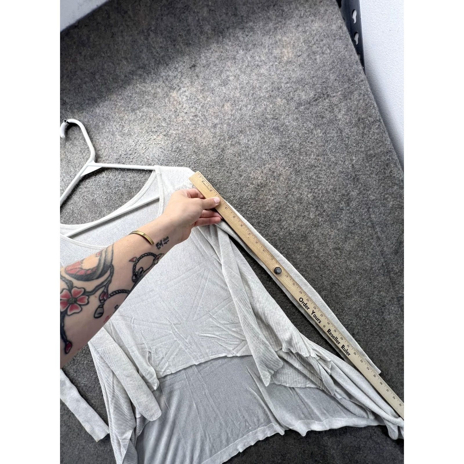 Lululemon Lululemon Shirt Womens Small Gray Long Sleeve Scoop Neck Lightweight Yoga Top Size S / US 4 / IT 40 - 5 Thumbnail