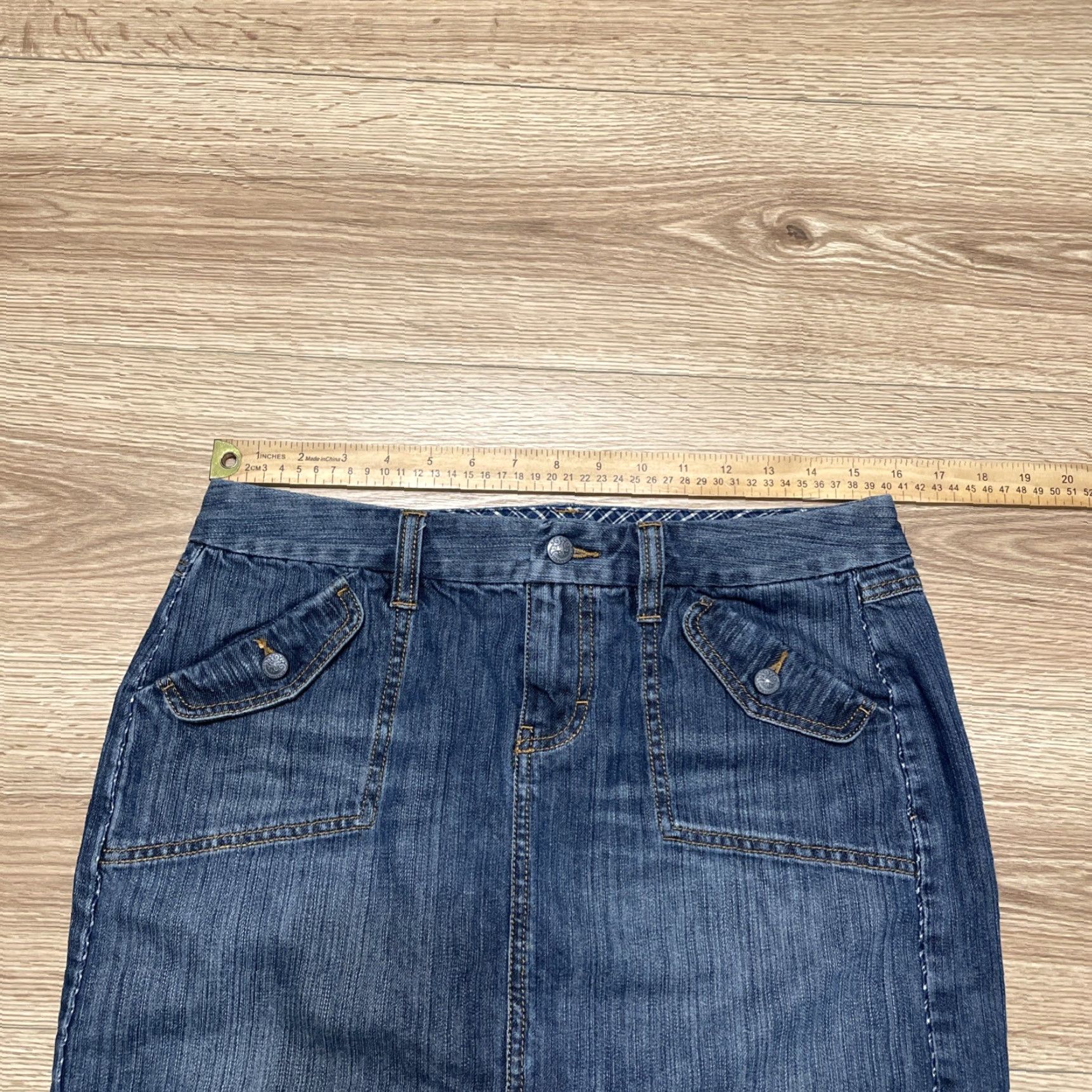 Tommy Hilfiger VINTAGE Tommy Hilfiger Denim Mini Skirt Womens 8 Blue Cargo Flap Pockets Size 30" / US 8 / IT 44 - 3 Thumbnail