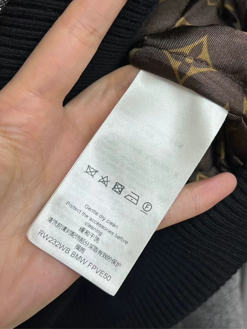 Louis Vuitton Louis Vuitton Bomber Jacket with Logo Design -2505 Size US S / EU 44-46 / 1 - 5 Thumbnail