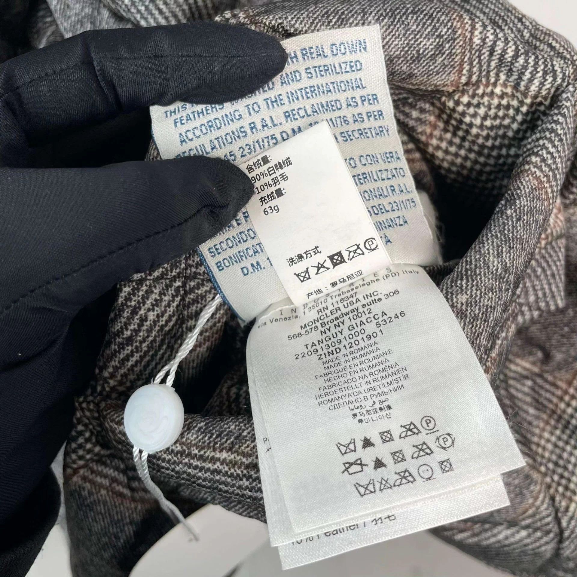 Moncler Moncler down coat 4 pattern Size US XL / EU 56 / 4 - 5 Thumbnail