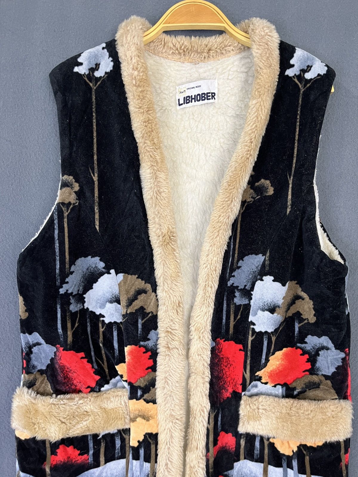 Japanese Brand × Vintage Vintage Art Painting Style Fur Vest Size US S / EU 44-46 / 1 - 3 Thumbnail