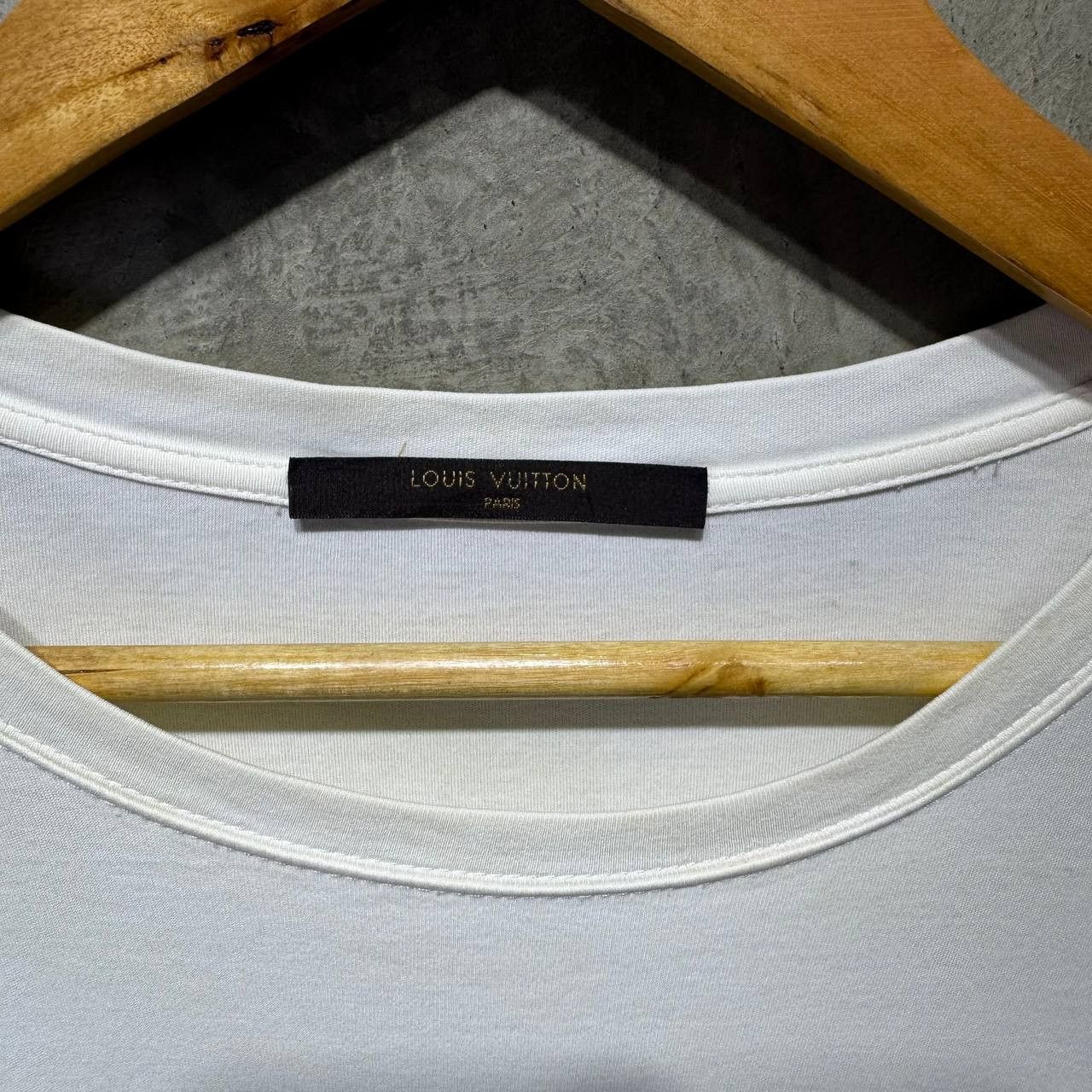 Louis Vuitton Louis Vuitton Logo Embroidered Patch tee Size US L / EU 52-54 / 3 - 4 Thumbnail