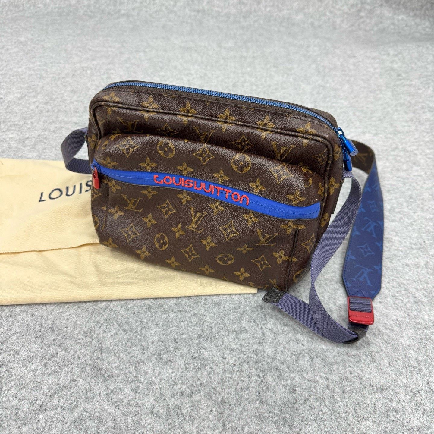 Louis Vuitton Louis Vuitton Bag one size Men Size ONE SIZE - 1 Thumbnail