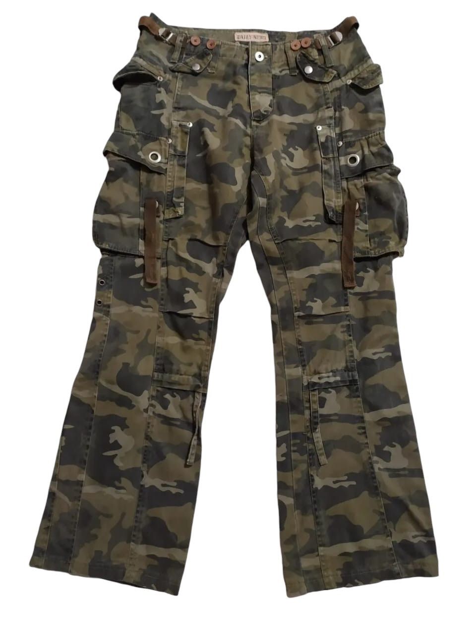 Japanese Brand Daily News Cargo Multipocket Camo Flared Pants Size US 29 - 1 Thumbnail