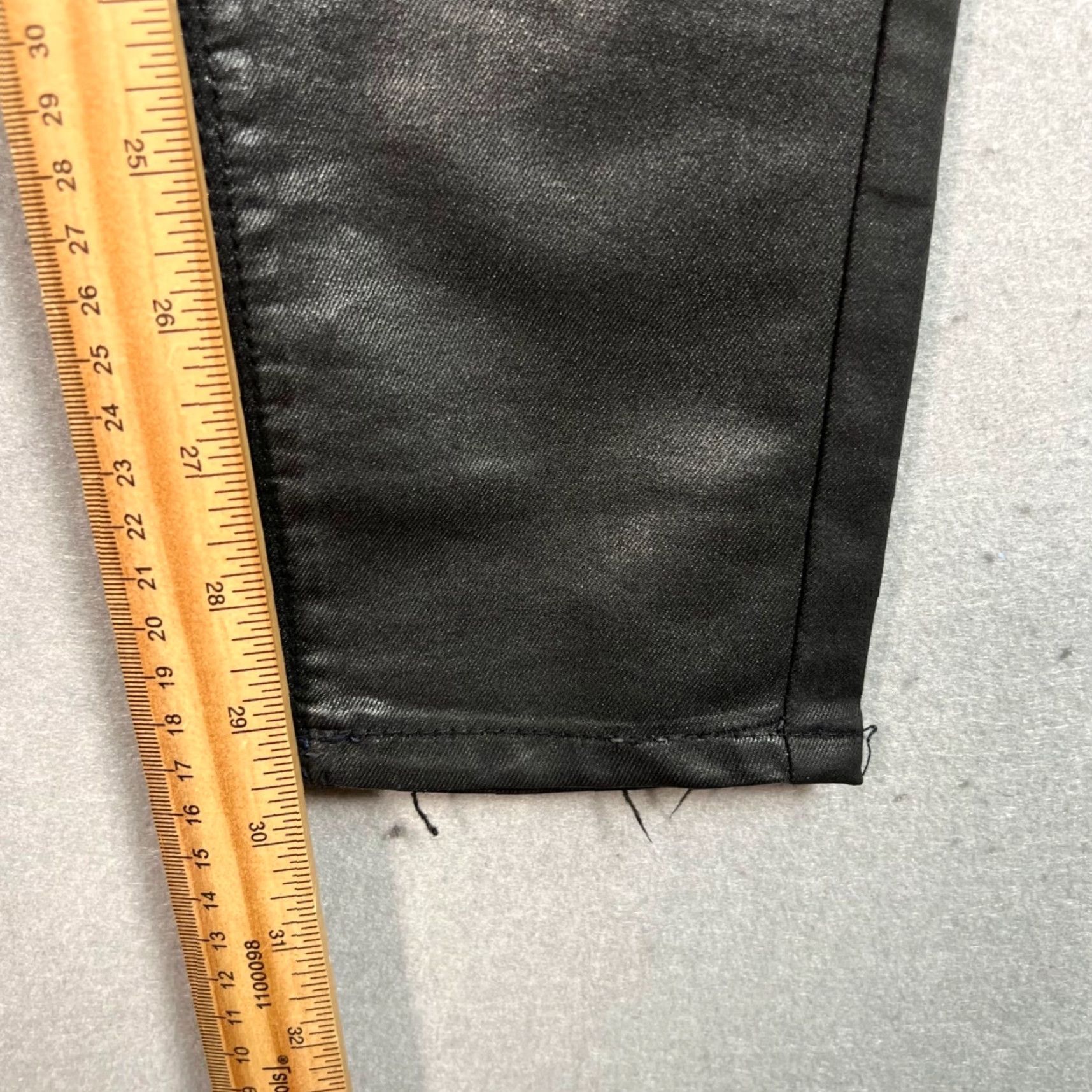 Vince Camuto VINTAGE Two By Vince Camuto Black Faux Leather Skinny Jeans Womens Size 25 / 0 Slim 30 Inseam Size 42" / US 20 - 6 Thumbnail