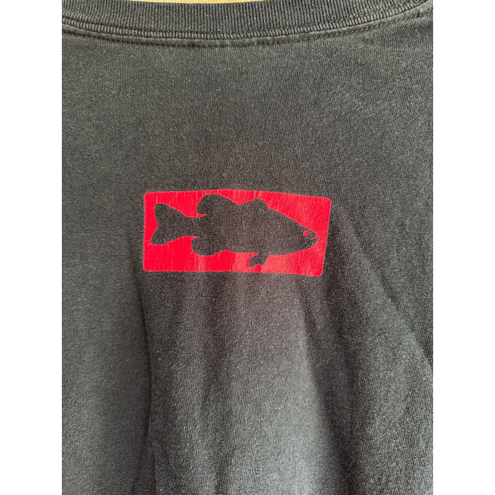 Gildan Gildan Black Graphic Tee Red Fish Logo Mens Large Shirt Size US L / EU 52-54 / 3 - 5 Thumbnail