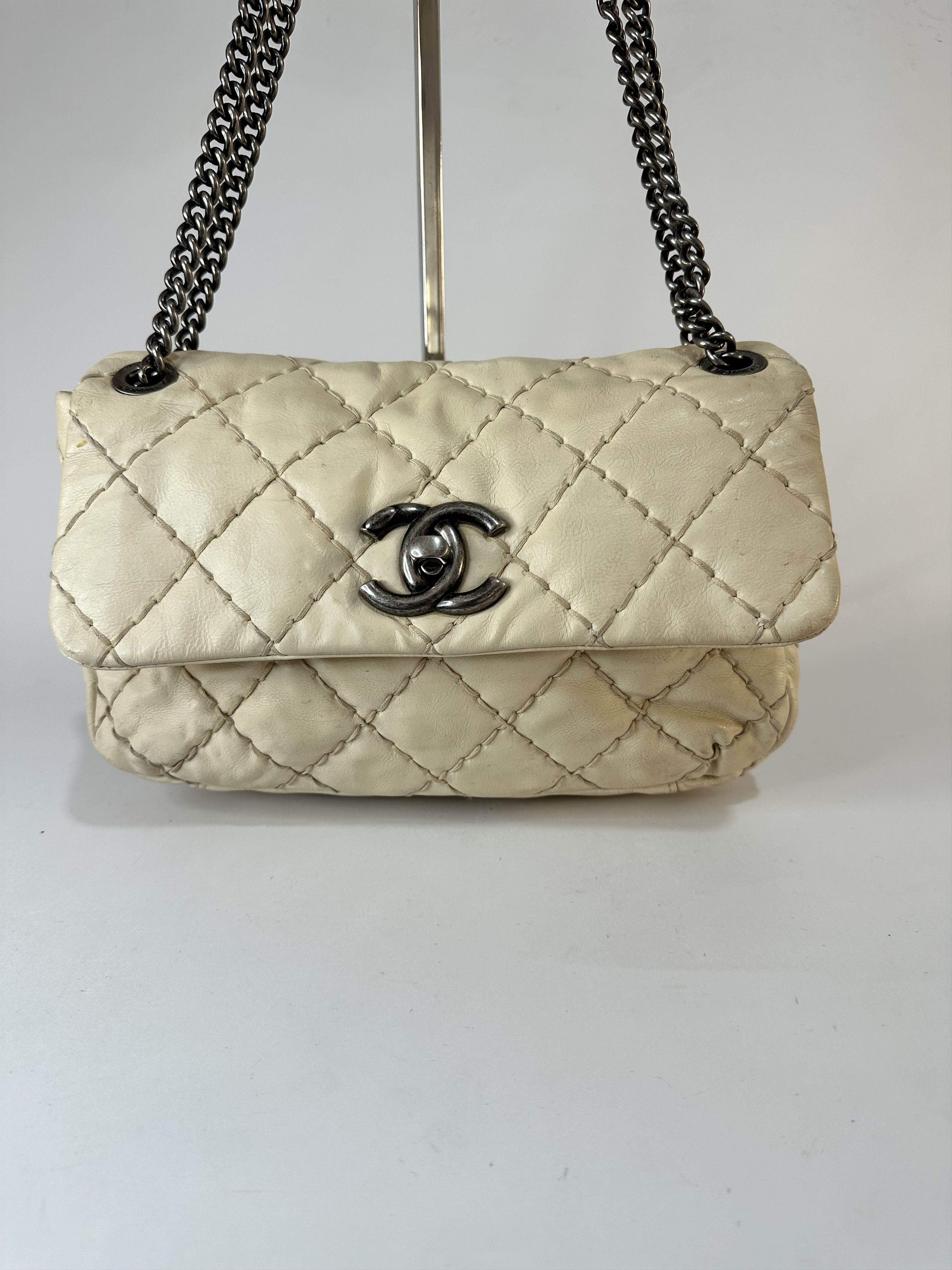 Chanel CHANEL Calfskin Love Me Tender Flap Bag White Size ONE SIZE - 2 Thumbnail