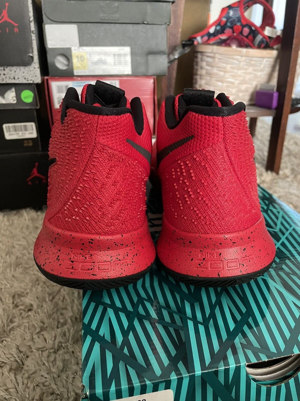 Nike Nike Kyrie 3 Candy Apple sz 10 Size US 10 / EU 43 - 6 Thumbnail