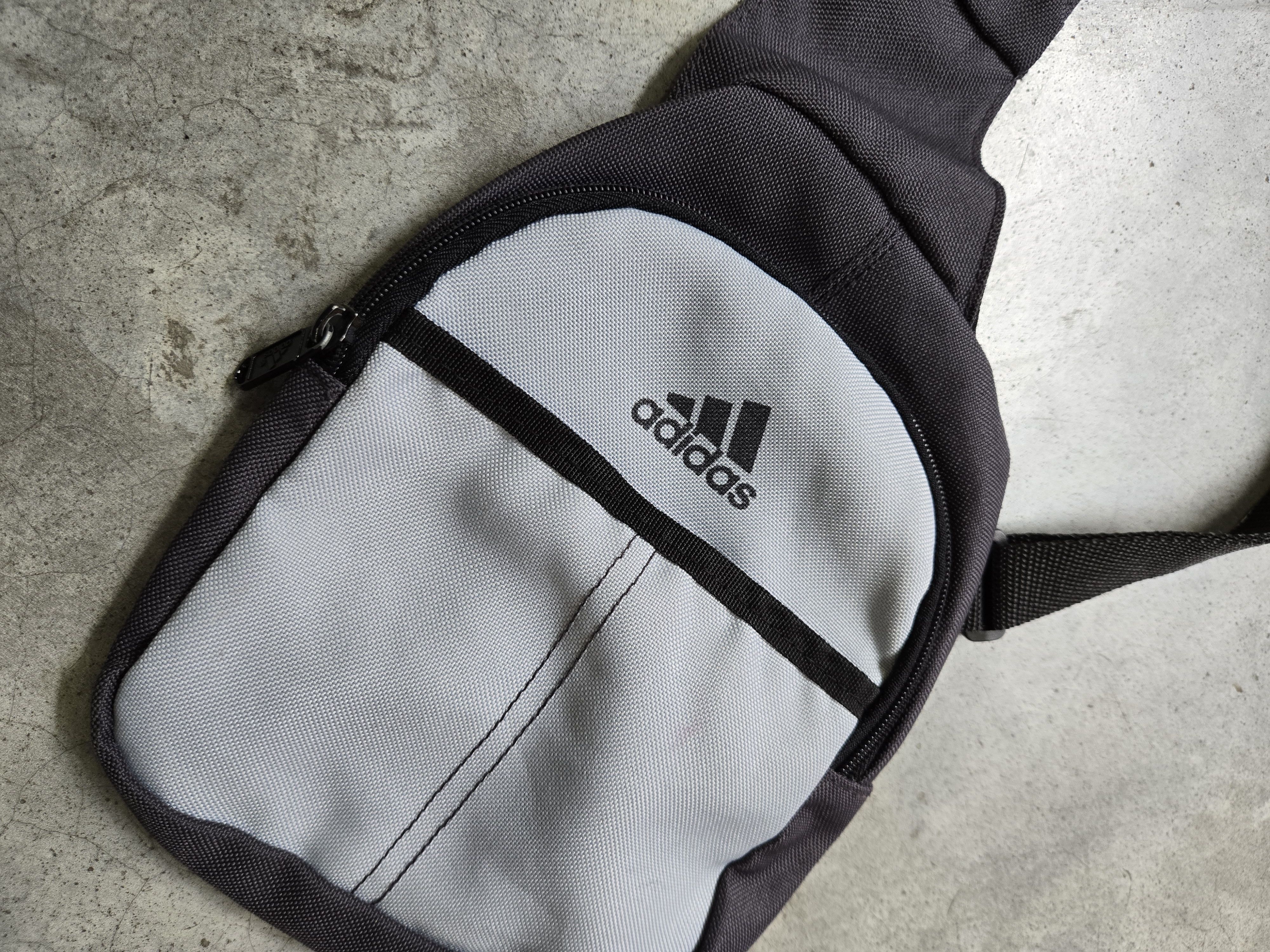 Adidas × Vintage 🔥 Vintage Adidas Crossbody Bag – Minimalist 2000s Style 🔥 Size ONE SIZE - 2 Thumbnail