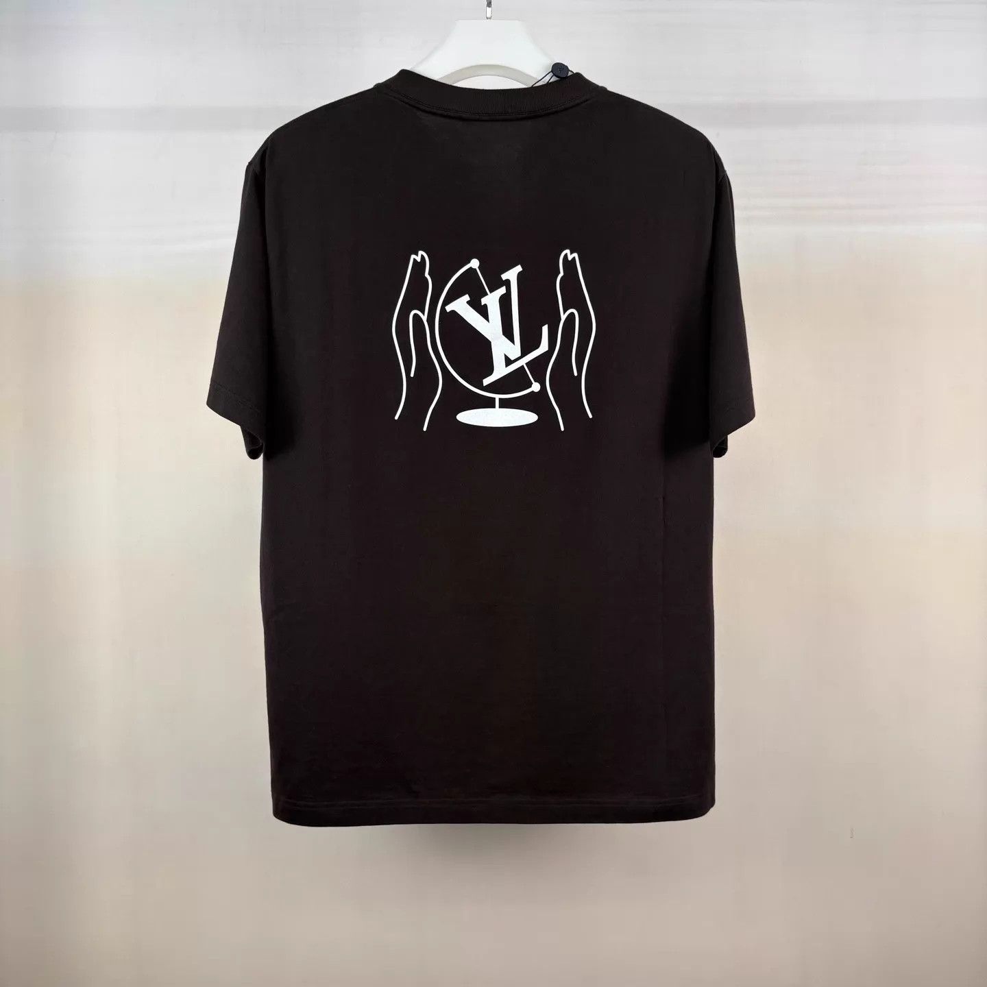 Louis Vuitton LV AIR AFRIQUE STORE Camel SS Tee L New Logo & Globe Size US L / EU 52-54 / 3 - 2 Thumbnail