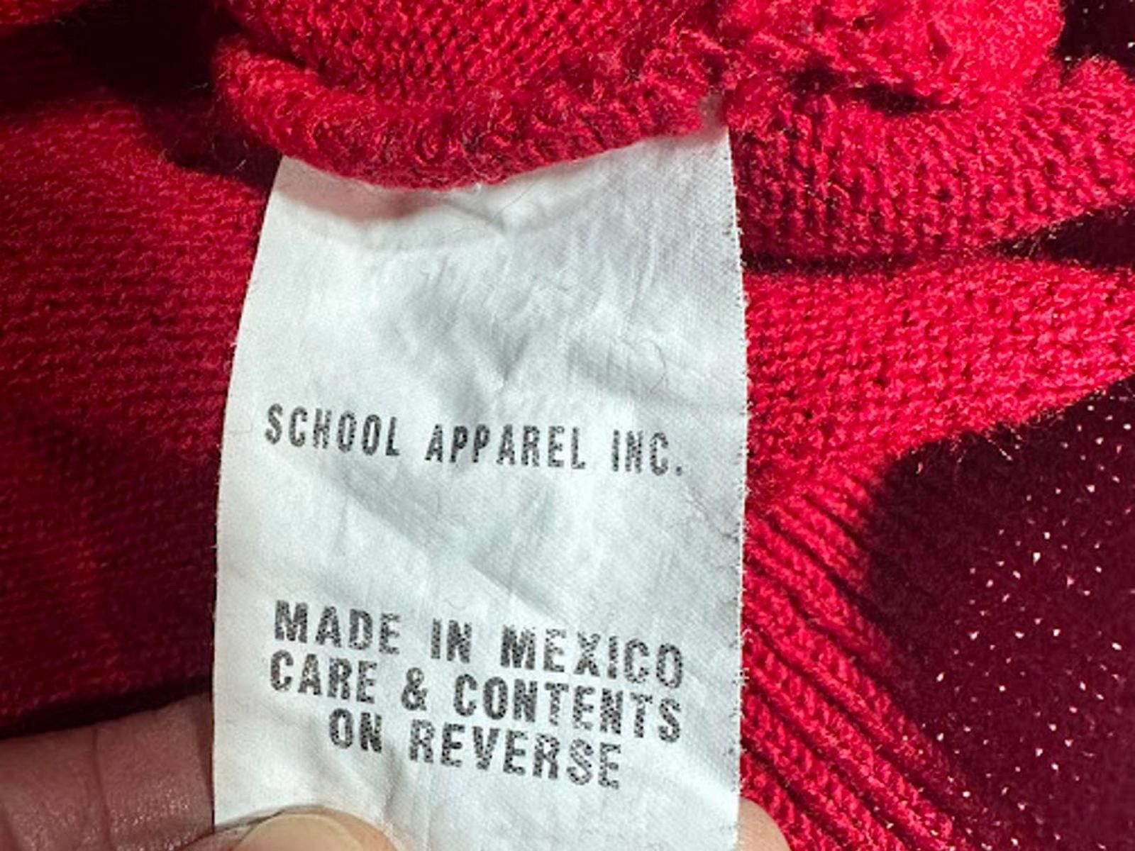 Other Vintage St Luke’s Catholic School Crest V Neck Sweater Size US L / EU 52-54 / 3 - 5 Thumbnail