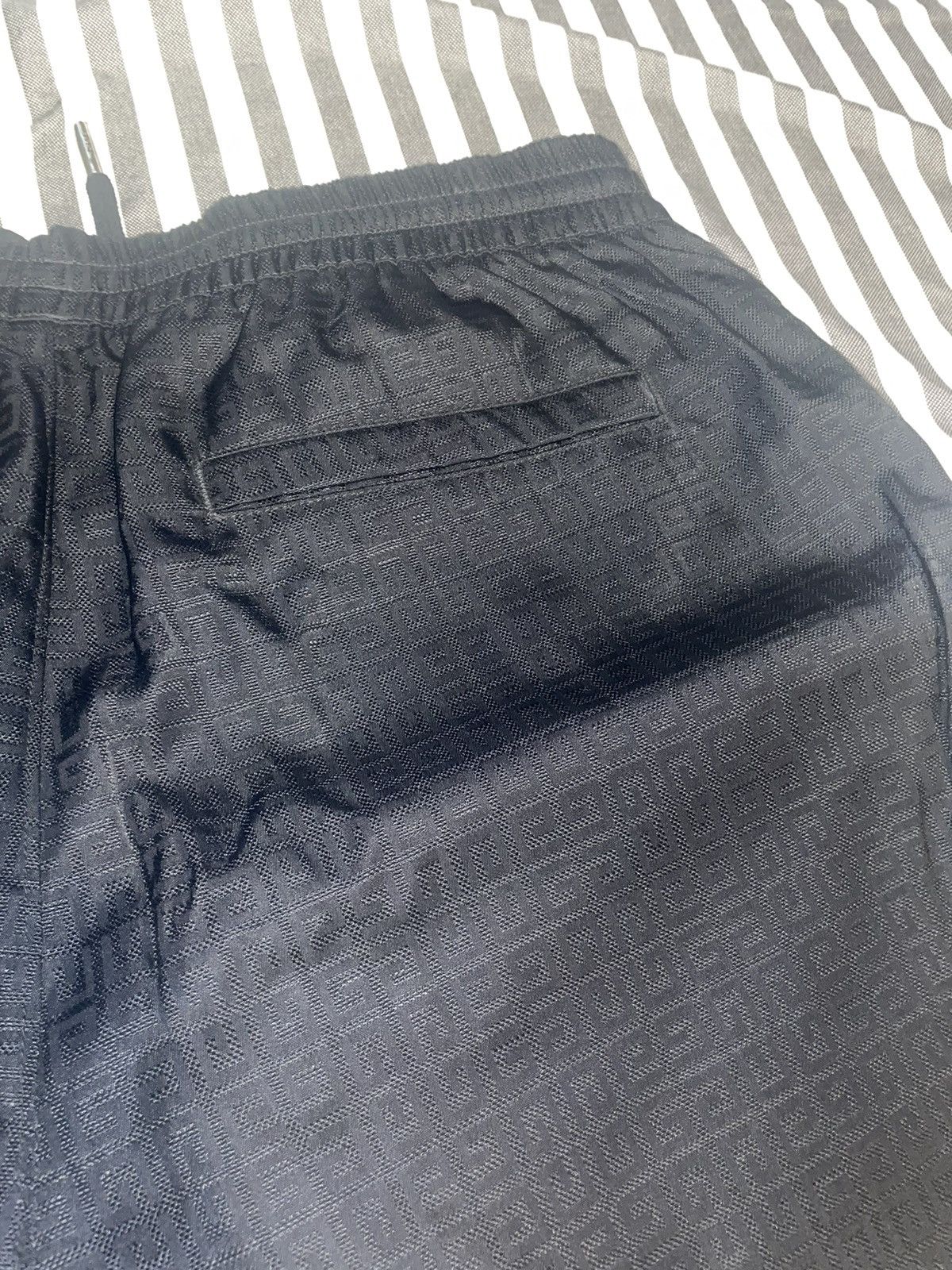 Givenchy Givenchy 4g nylon shorts Size US 32 / EU 48 - 9 Thumbnail