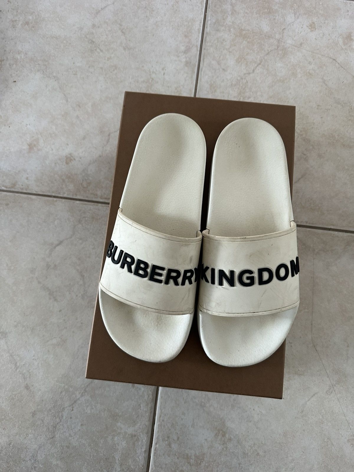 Burberry BURBERRY SLIDES Size US 6 / EU 39 - 2 Thumbnail