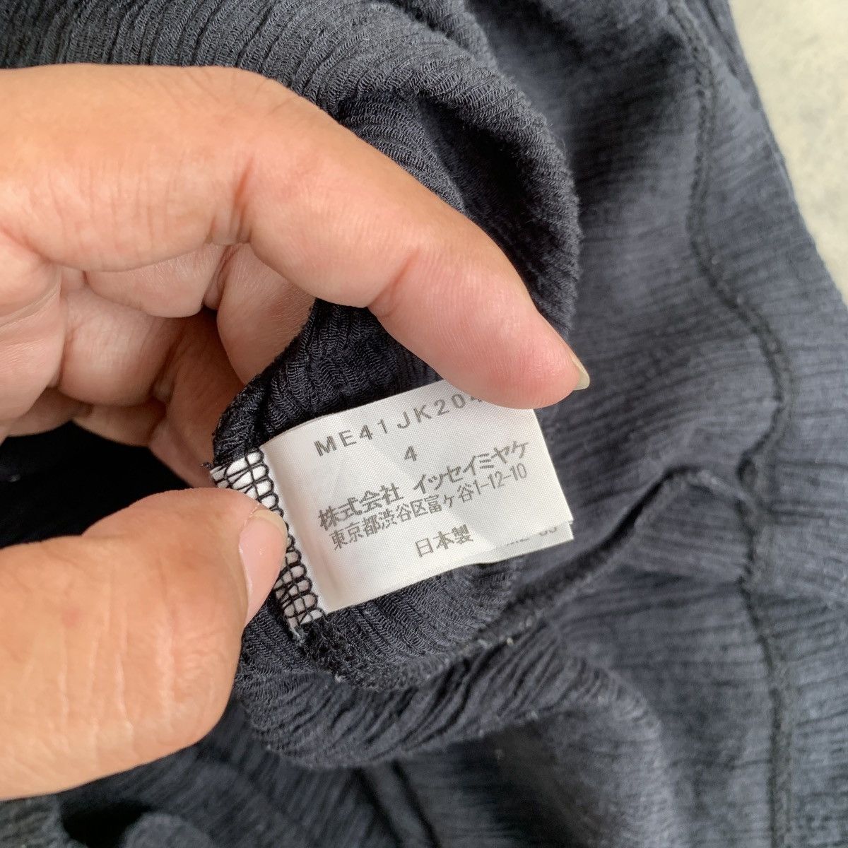 Issey Miyake Vintage Issey Miyake Men Ribbed Black Tshirt Size US M / EU 48-50 / 2 - 7 Thumbnail