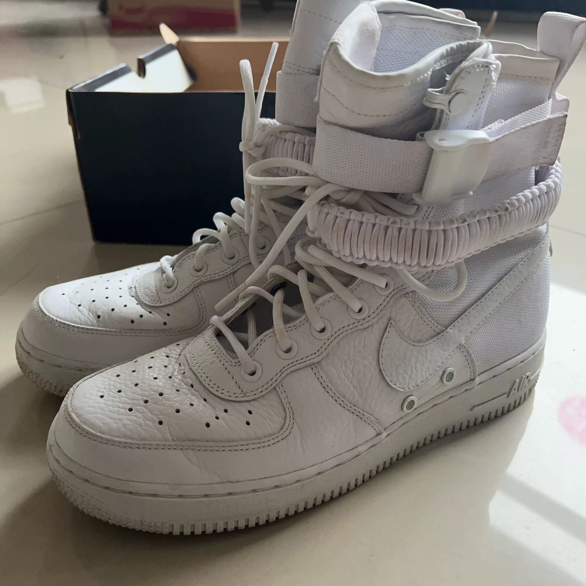 Nike Jordan 1 Triple White Men Shoes Sneakers 9.5 2019 Mens Nike Air Jordan 1 Mid  main image 3