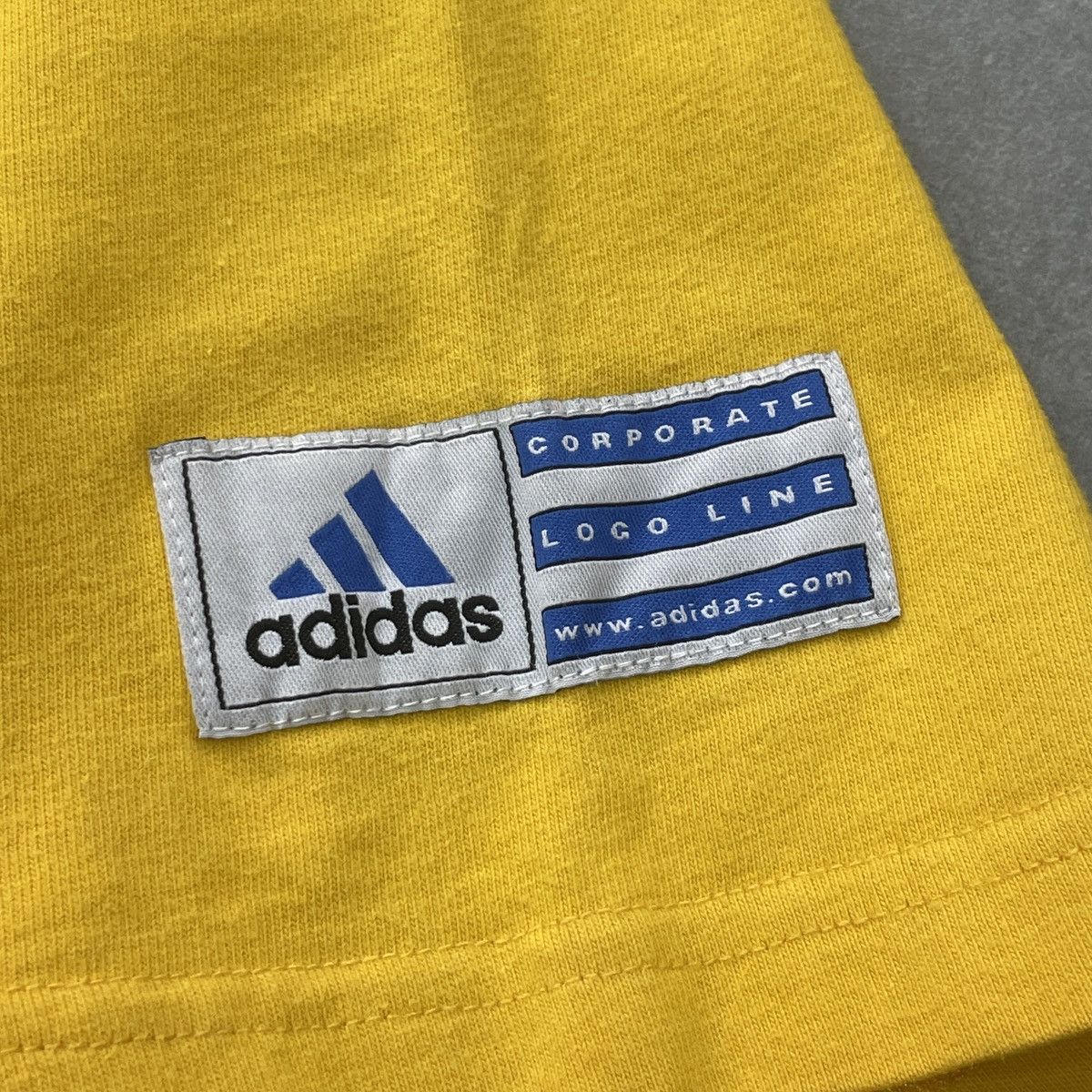 Adidas × Vintage Vintage Adidas Embroidered Logo T-Shirt Size S Size US S / EU 44-46 / 1 - 12 Thumbnail