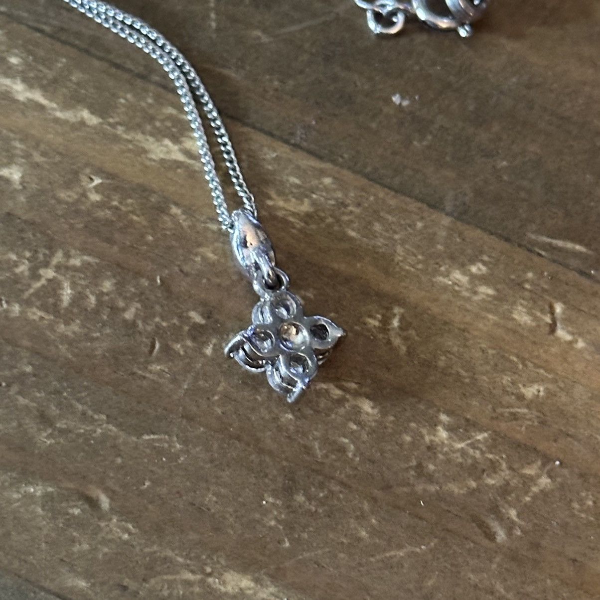 Other Avon dainty silver tone rhinestone flower pendant necklace Size ONE SIZE - 7 Thumbnail