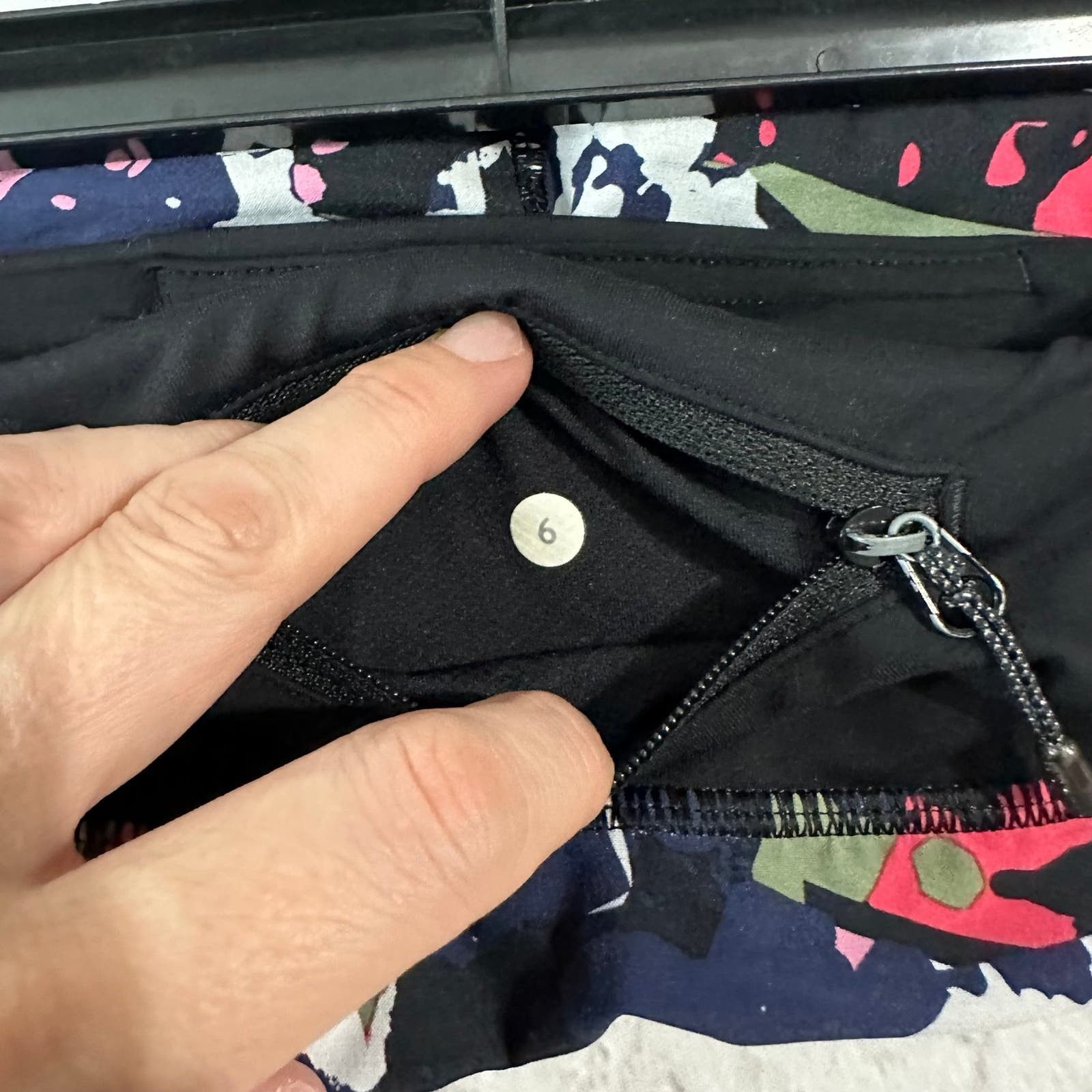 Lululemon lululemon shorts size 6 Size 28" / US 6 / IT 42 - 5 Thumbnail